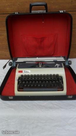 Machine à écrire DARO ERIKA
