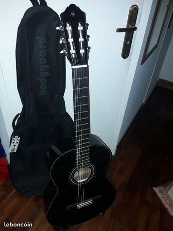 Guitare Yamaha - C40 BK 4/4