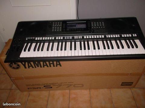 Yamaha PSR S770
