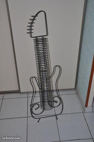 Range CD en forme de guitare