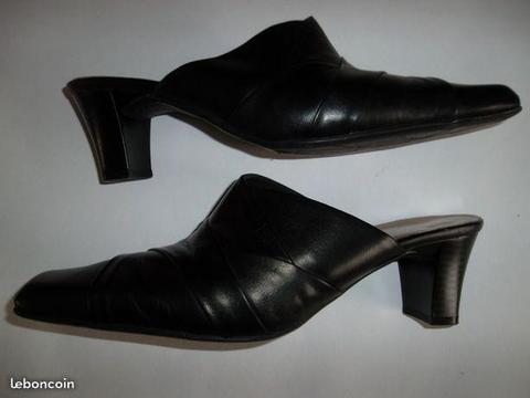 Mules à talons noires