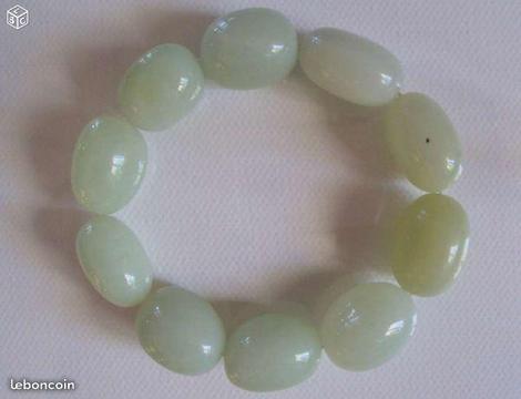 Beau bracelet perles en jade vert pâle eo63