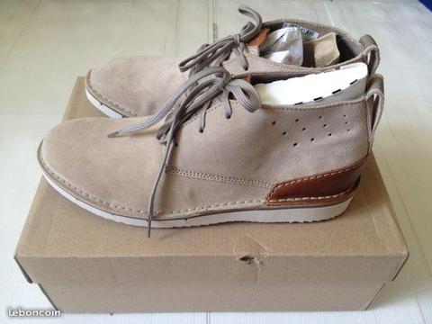 Chaussures Bottes CLARKS Taille 41 Cuir Beige NEUF