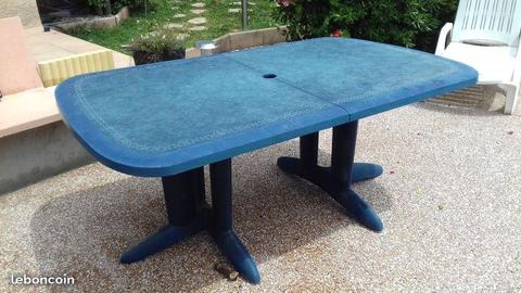 Table de jardin bleue