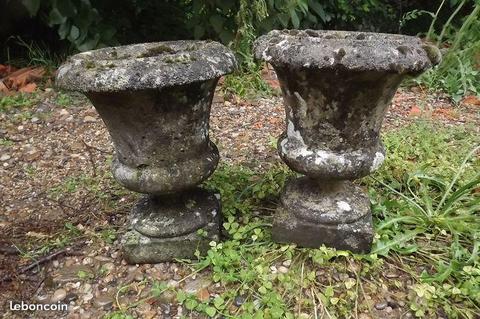 Paire de Vases Medicis en pierre reconstituées