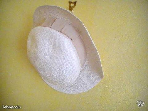 Chapeau blanc et beige