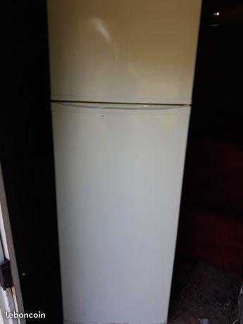 Réfrigérateur-Congélateur-Frigo ARISTON