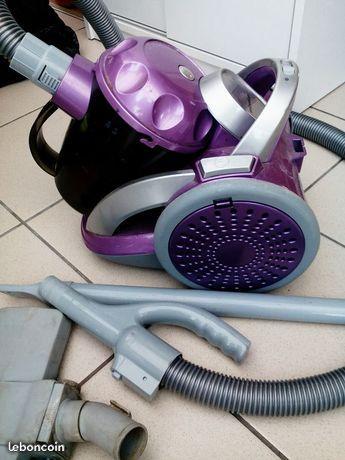 Aspirateur cyclonique en très bon état