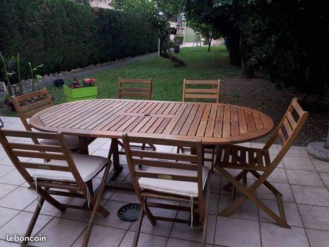 salon de jardin avec 6 chaises en bois