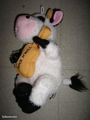 Peluche vache avec guitare