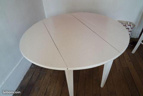 Table blanche en bois