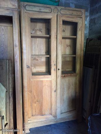 Armoire ancienne grillagee