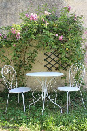 Salon de jardin Table + 2 chaises