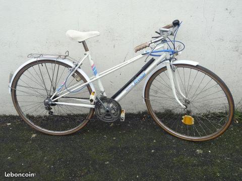 Vélo VTC décathlon 26p 21 Vitesses BLEU/BLANC