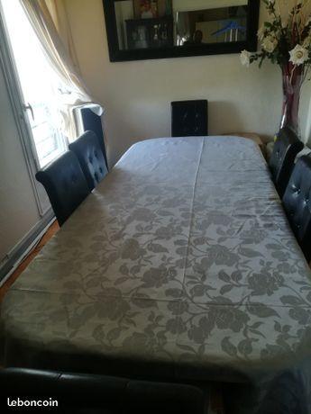Table salle à manger 6 à 12 personnes. 237cmx107cm