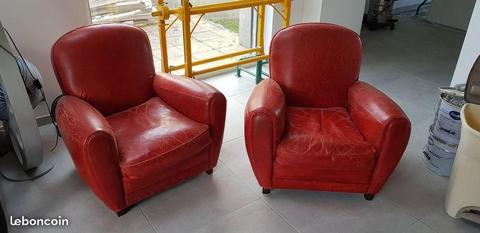 Lot de 2 fauteuils club cuir rouge vieilli