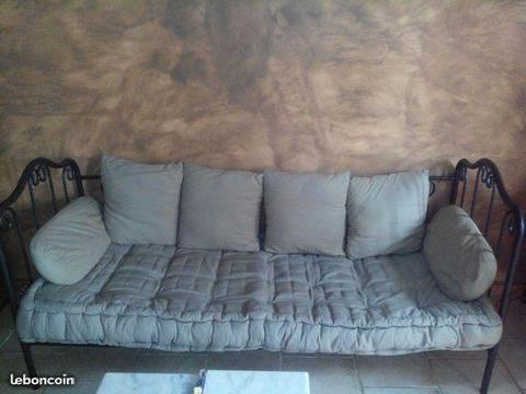 Canapé futon coussins