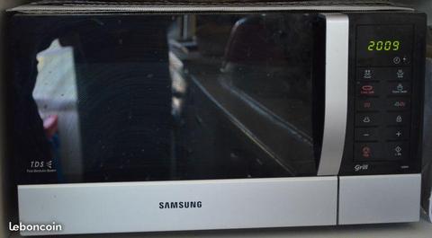 Micro ondes et gril SAMSUNG GE89M-SX (comme neuf)
