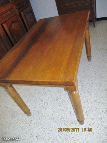Table bois rectangulaire massive chevillée