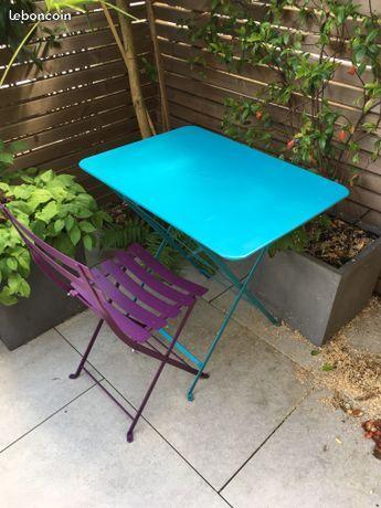 Fermob Bistro table & 2 chaises