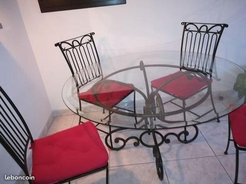 Table et 4 chaises en fer forgé