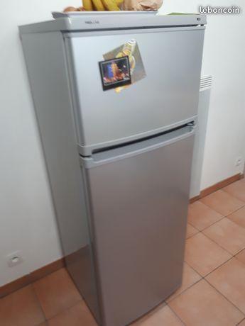 Réfrigérateur avec freezer