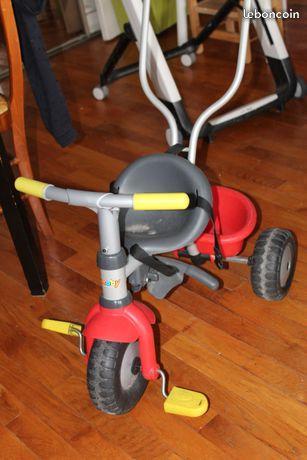 Tricycle Smoby en bon état bébé