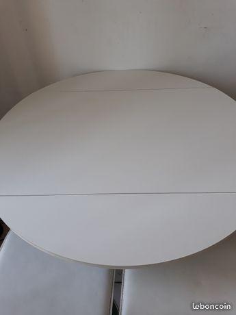 Table en bois ( blanc ) sans impact bonne état