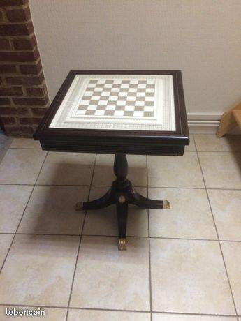 Table d'échecs en bois avec plateau en marbre