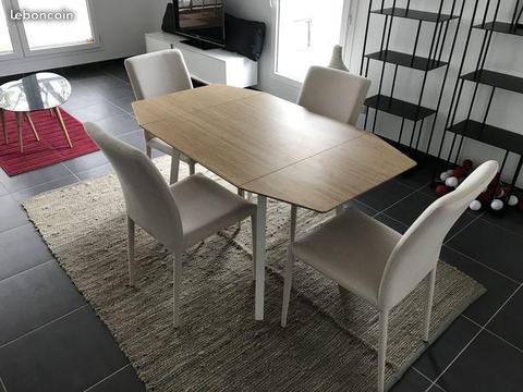 4 chaises et 1 table