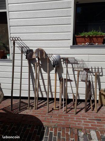 Lot outils de jardin anciens