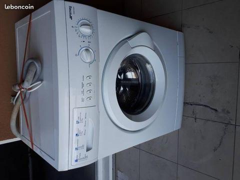 Machine à laver pour pièces détachées