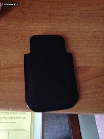 Pochette noire Balenciaga iPhone 4