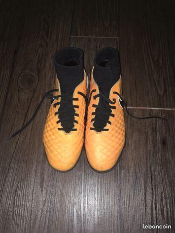 Chaussures Futsal Magista