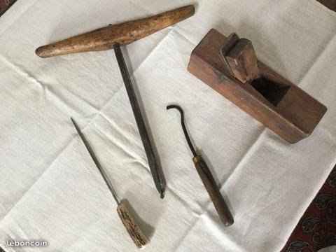 Tres Beau lot de 4 outils anciens