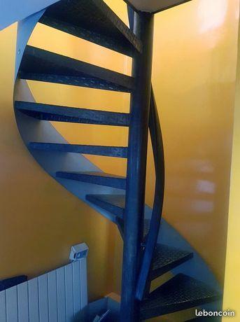 Escalier colimaçon métallique