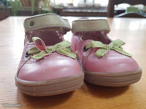 Chaussures sandales bébé fille KICKERS taille 18