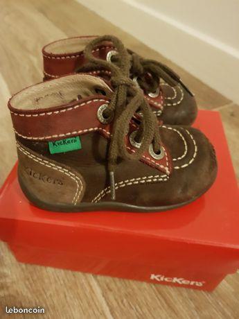 Chaussures bébé Kickers taille 19