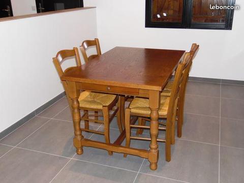 Table (massif) et lot de 4 chaises