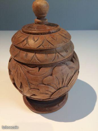 Stef : Joli pot en bois des Maldives