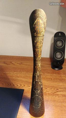 Vase métallique