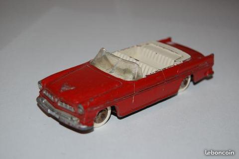 Dinky Toys Chrysler New Yorker rouge 1/43