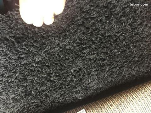 Très beau tapis noir