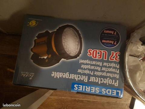 projecteur rechargeable 37 LED 7h AB