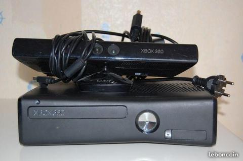XBOX 360 avec 1 Kinect, 4 manettes et 2 jeux