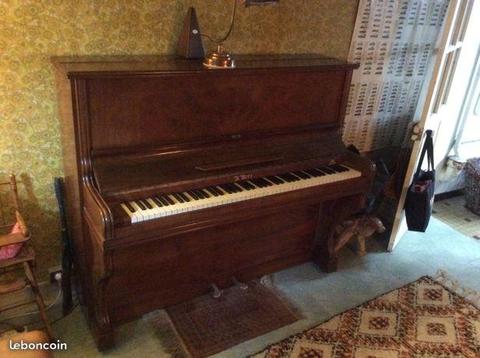 Piano droit ancien - Bord Pleyel
