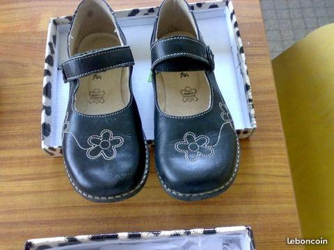 Chaussures Bata taille 34