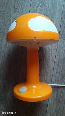 Lampe de chevet IKEA orange pour enfant