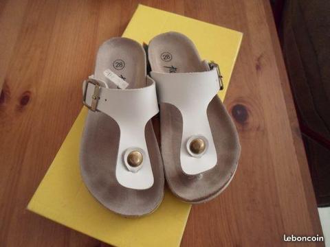 Tongs type birkenstock blanches