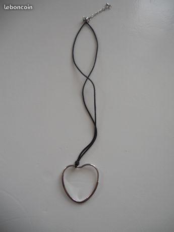 Collier cordon noir avec gros coeur longueur 26 cm